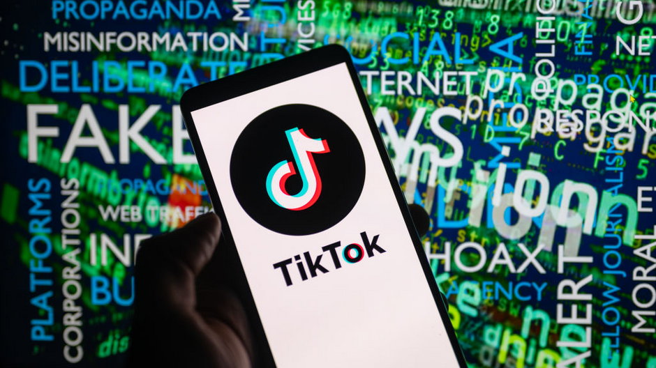 TikTok zyskuje na znaczeniu nie tylko jako platforma rozrywkowa, ale również jako źródło bieżących wiadomości, wynika z badań Pew Research Center