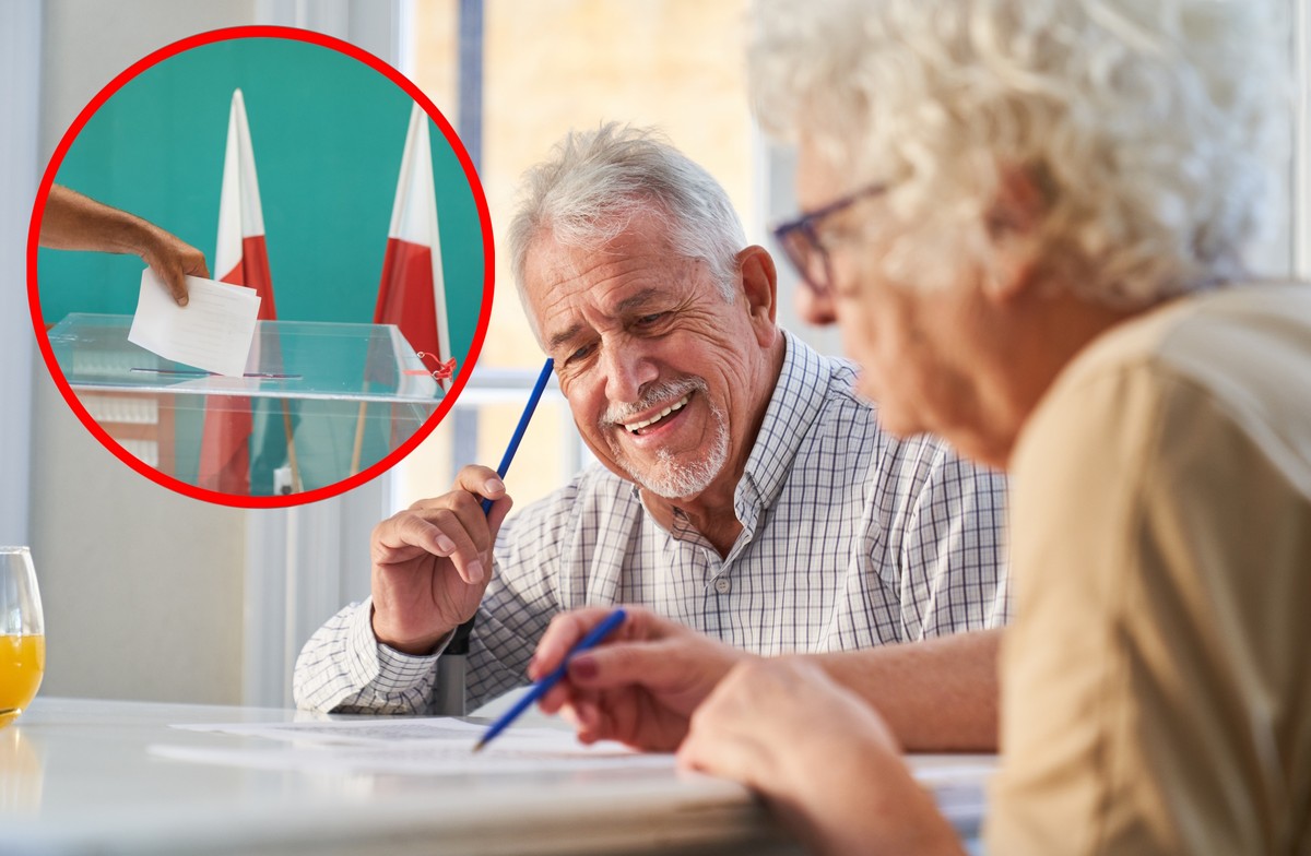 Couple,Of,Seniors,Has,Fun,Solving,Puzzles,As,A,Memory