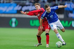 Skóraś trafił do siatki, ale sędzia zabrał mu gola. Pech Polaka w Lidze Konferencji [WIDEO]