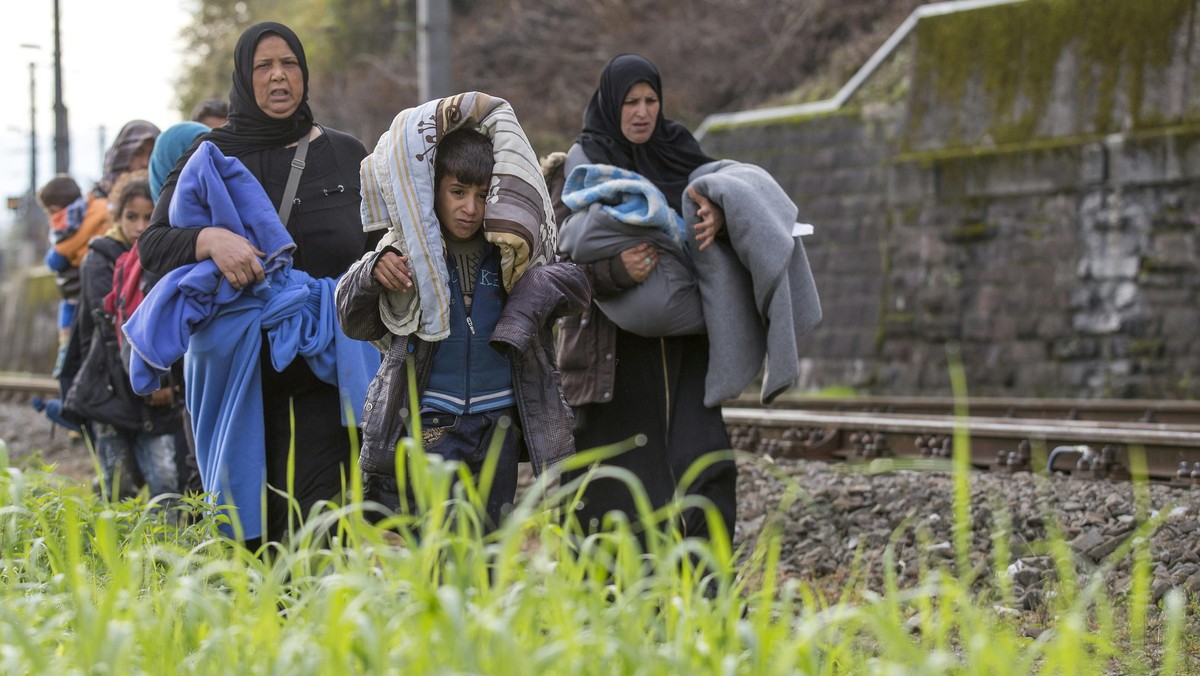 Między 17 a 21 października do Grecji napłynęło rekordowe 48 tys. uchodźców - poinformowała dziś Międzynarodowa Organizacja ds. Migracji (IOM). Coraz więcej kobiet i dzieci wśród uchodźców pada ofiarą przemocy seksualnej - alarmuje równocześnie UNHCR.