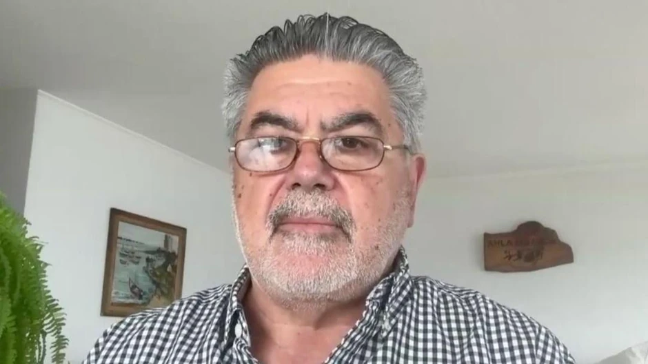 Horhe Odon kaže da je ideja bila inspirisana trikom koji je njegov kolega izveo na vinskoj boci | Foto: BBC
