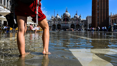 Wenecja znów zalana. Turyści się cieszą, a mieszkańcy - martwią