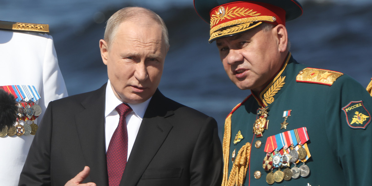 Prezydent Rosji Władimir Putin i minister obrony Siegiej Szojgu.