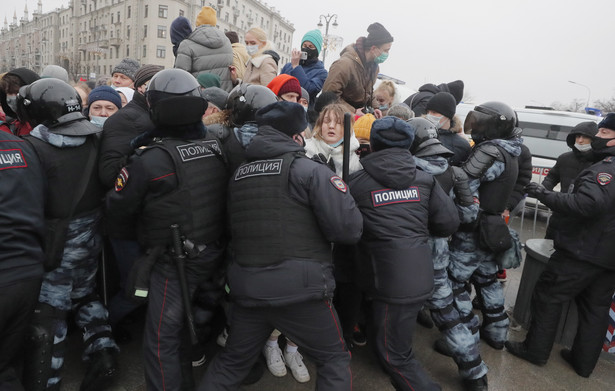 Rosyjska policja w starciu z obywatelami