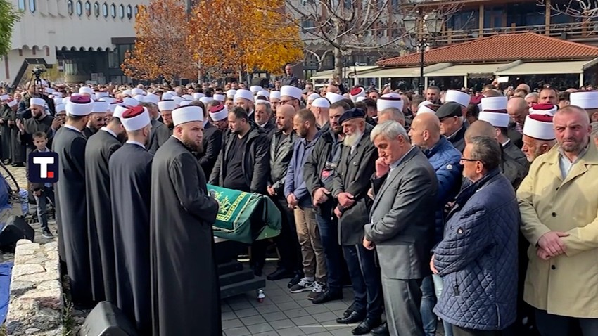  Muamer Zukorlić sahranjen je danas u svom rodnom selu Orlju kod Tutina