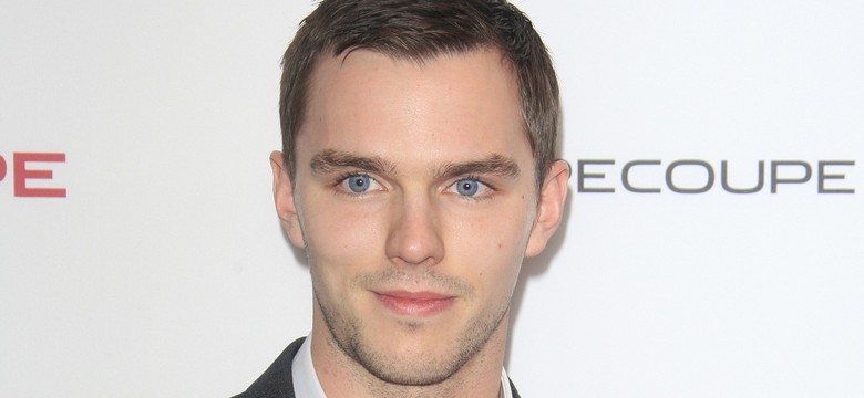 Nicholas Hoult będzie jak buszujący w zbożu J.D. Salinger