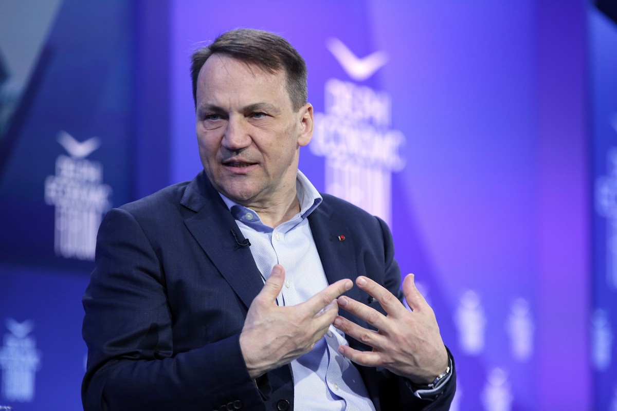 Radosław Sikorski: Słowa nie powstrzymają Władimira Putina przed kontynuacją wojny na Ukrainie, trzeba wydawać pieniądze.