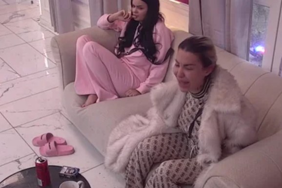 LOM I NERVNI SLOM U "ELITI" Aneli van sebe zbog Anitine trudnoće: Haos kulminirao ŽESTOKIM OBRAČUNOM I GAĐANJEM ČETKOM (VIDEO)