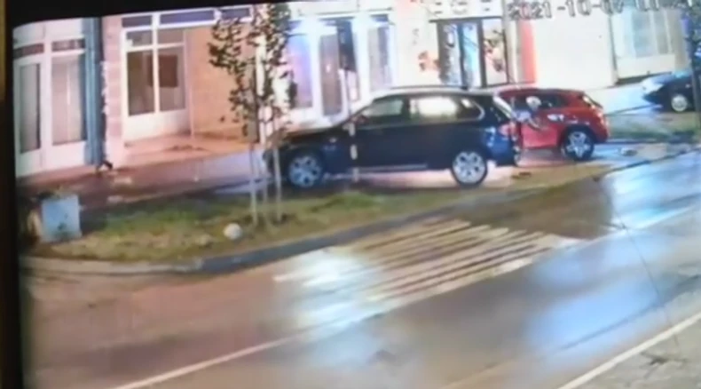 Trenutak kada je napadač podmetnuo požar i dao se u beg