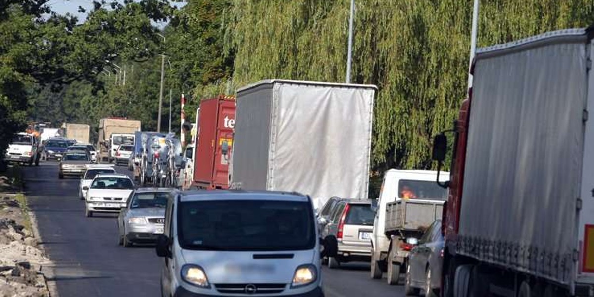 Przez Niemcy szybciej niż przez Polskę