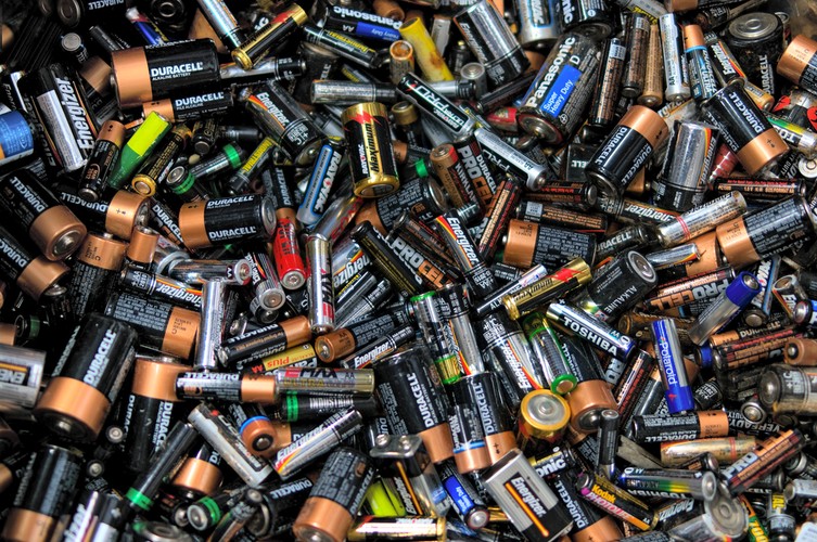 Miejsce 25. Duracell vs Energizer
<br><br>
Króliczek Duracell jest z pewnością bardzo sympatyczny, ale nas bardziej przekonuje ponad sto lat historii Energizera.
<br><br>
Werdykt: Energizer