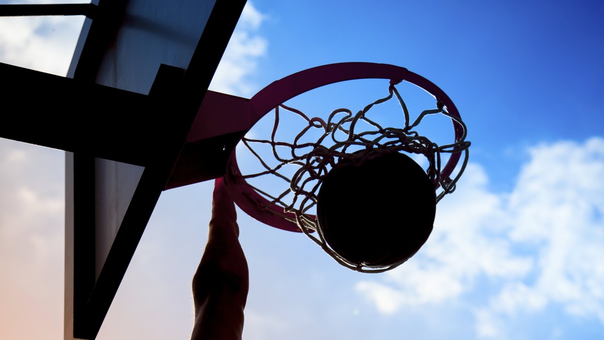 Guy Dupuy, popularny dunker, w miony weekend pokazał, że wciąż jest mistrzem podczas konkursu wsadów BET Dunk Contest w Los Angeles. Zawodnik zaprezentował świetny wsad, który jury oceniło najwyżej.