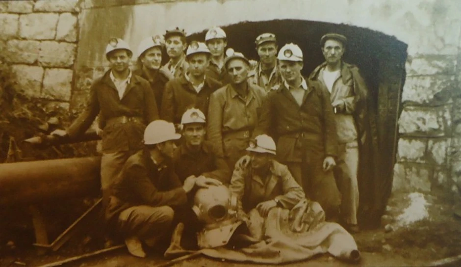 Predah: Rudar pored mašine za utovar pred početak posla