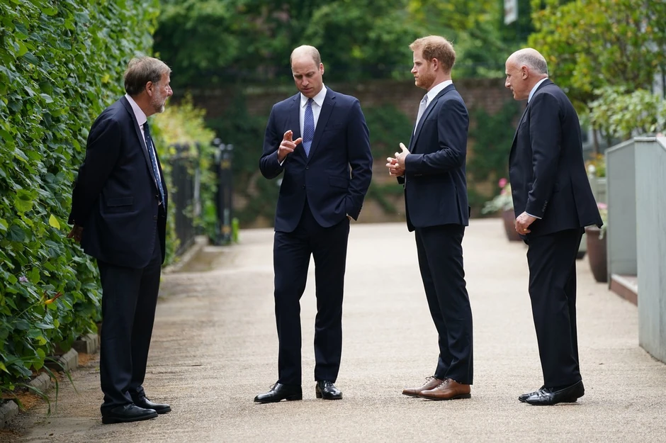 Vilijam i Hari na ceremoniji otkrivanja statue