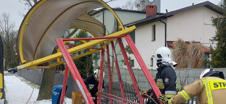 Groźny wypadek na Śląsku. Autobus uderzył w przystanek