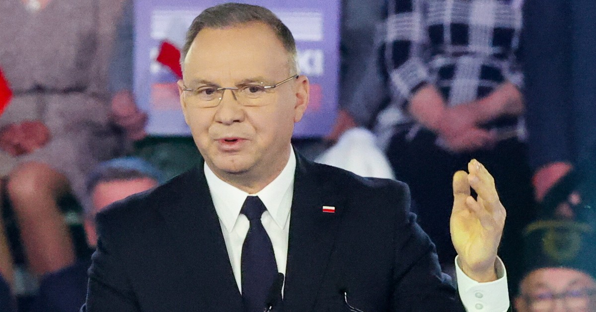 Duda przesadził na konwencji Nawrockiego? "Takie zachowanie nie przystoi prezydentowi"