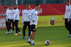 Deszcz i porywisty wiatr powitały kadrę Probierza na Wyspach Owczych