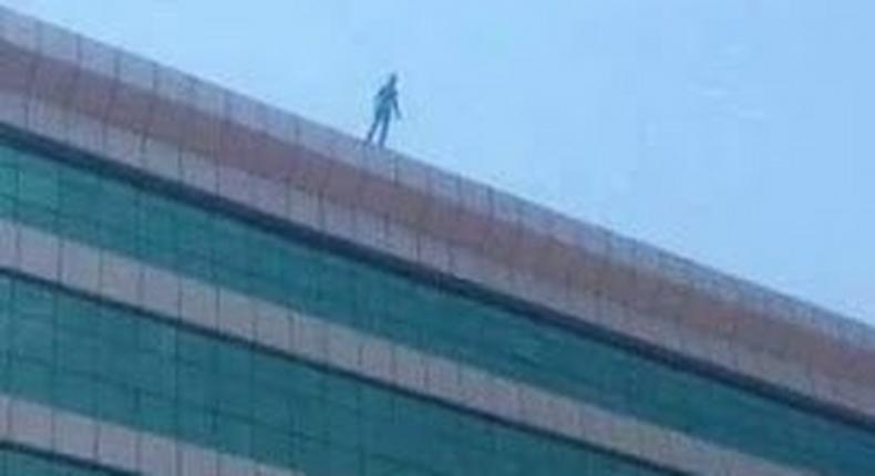 Man jumps off building in Apapa