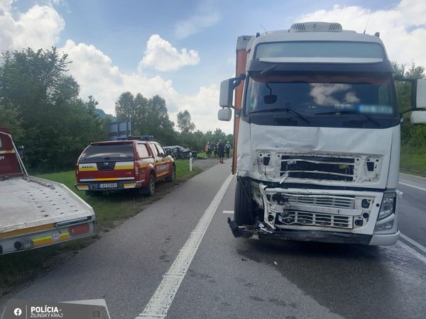 Tragické následky mala nehoda za tunelom Horelica pri Čadci.