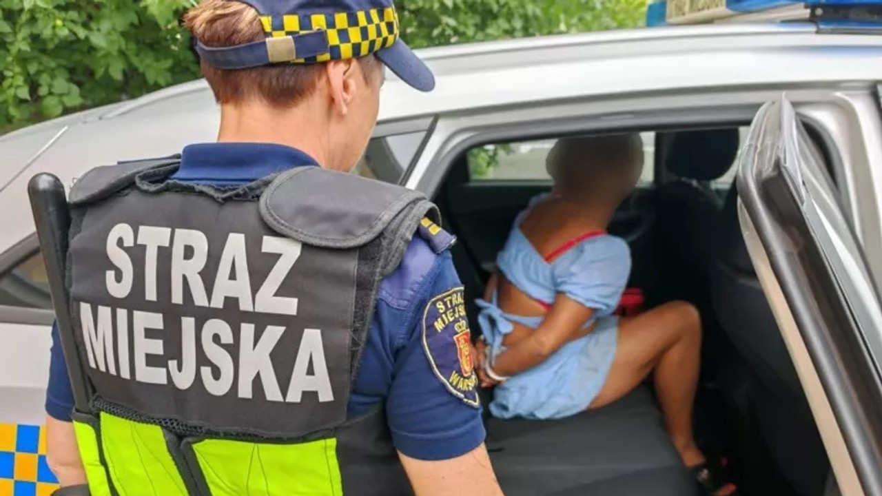 Auto bujało się od krawężnika do krawężnika. Z tyłu leżała butelka wódki