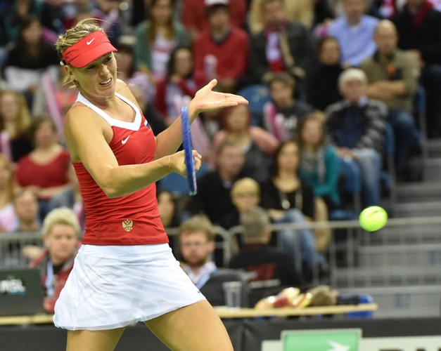 Owacja na stojąco dla Radwańskiej, ale Polka nie dała rady wygrać z Szarapową