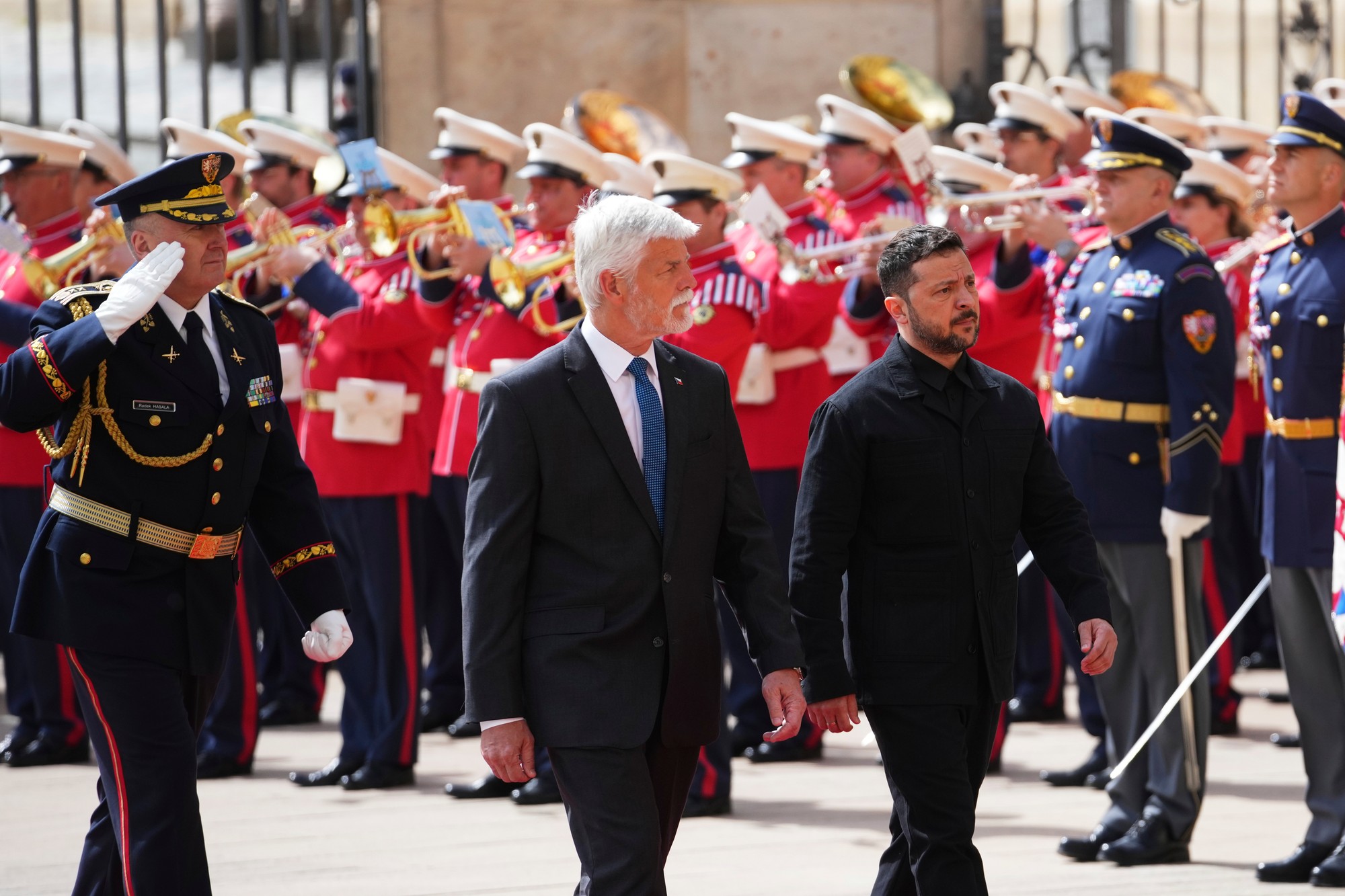 Ukrajinský prezident Volodymyr Zelenskyj a český prezident Petr Pavel.