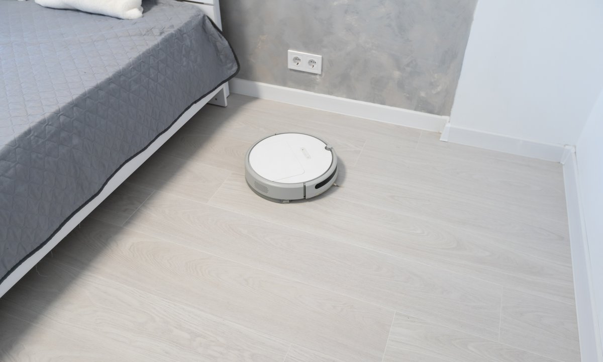 Robot odkurzający ujawnił zdradę. Mąż wygrawa w sądzie, a póżniej trafia do więzienia