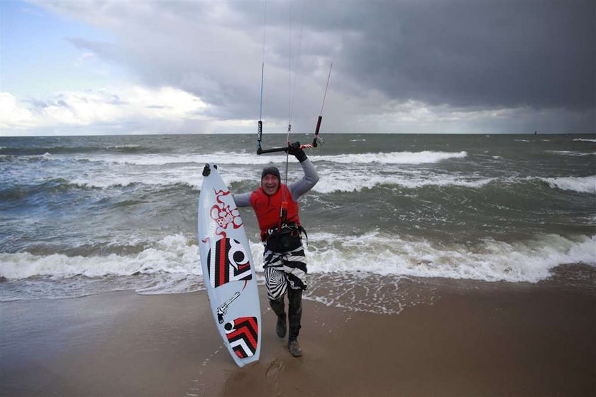 Poszukiwania polskiego kitesurfera. Boże przecież tam są rekiny!