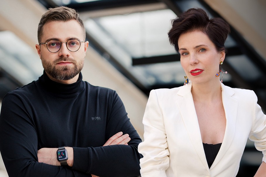 Od lewej: Kamil Tatol, CEO Flying Bisons oraz Bogumiła Sobiczewska, co-founderka start-upu ShopTrotter i podcasterka audycji Kryzys Wieku Średniego