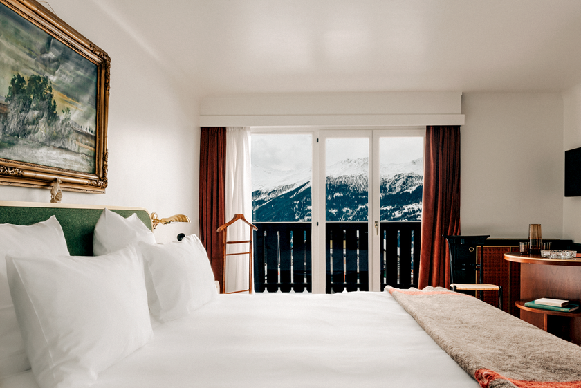 EXPERIMENTAL CHALET Von den Zimmern aus geniesst man einen herrlichen Ausblick auf die umliegenden Berge um Verbie