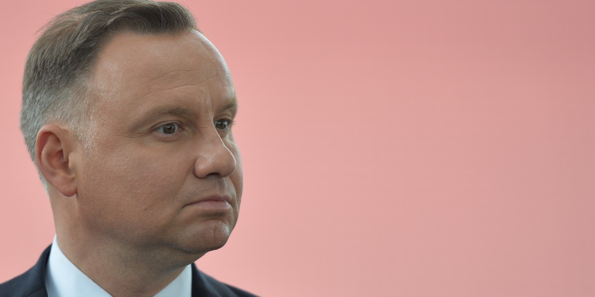 "Polska ma w tej chwili rezerwy zarówno miejsc w szpitalach, jak i respiratorów do tego, aby udzielić pomocy" - zapewniał prezydent Duda po posiedzeniu Rady Gabinetowej. 