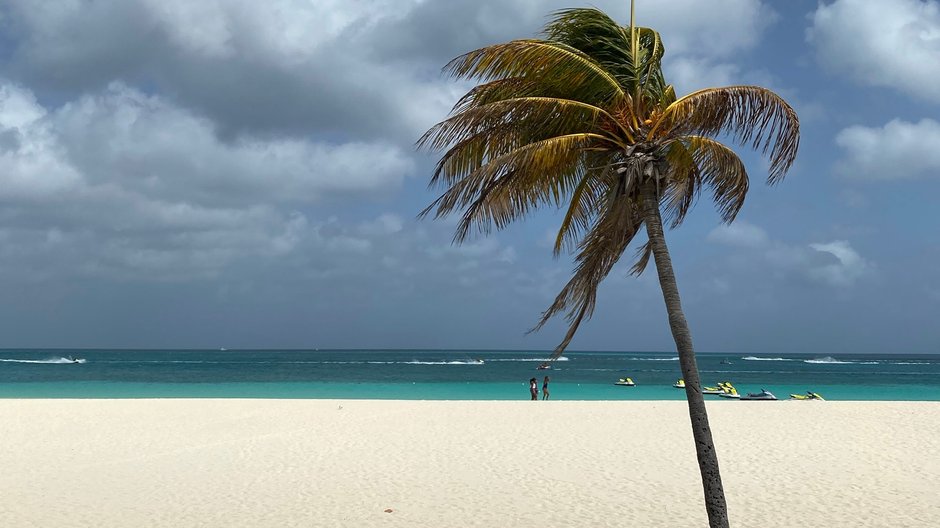 Eagle beach - Aruba - Szpilki w plecaku