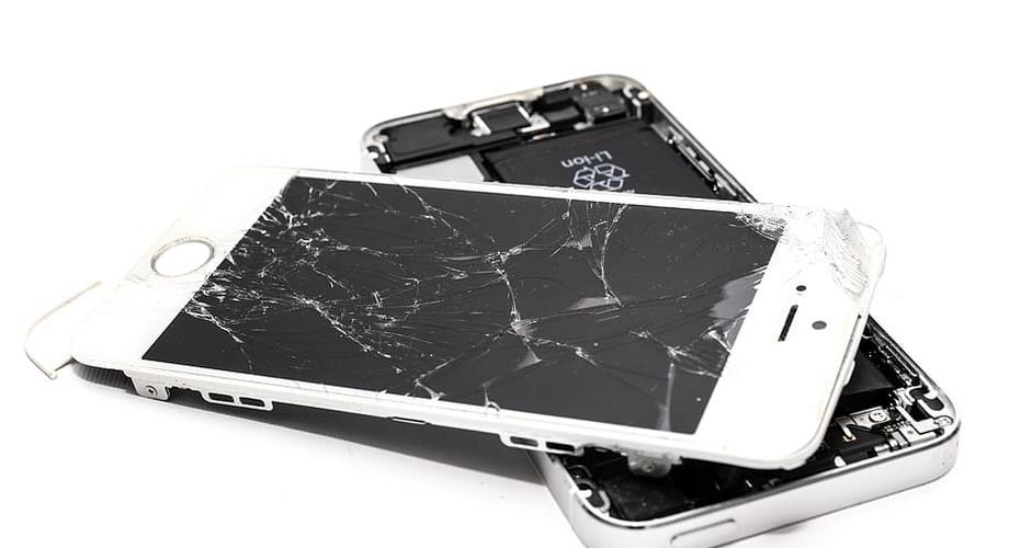 A broken phone screen - 4 best ways to protect your mobile screen from breaking