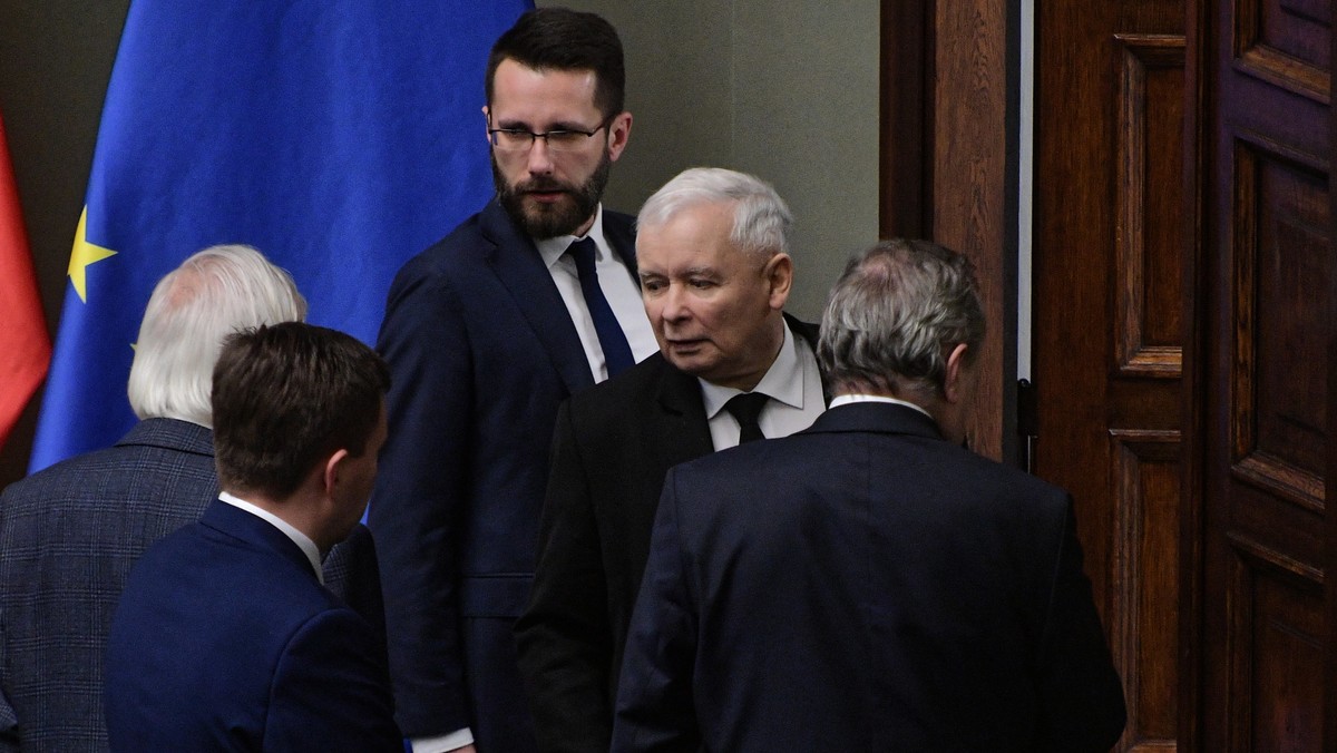 Wybory 2020. PiS: nie ma miejsca w klubie dla sprzeciwiających się wyborom korespondencyjnym