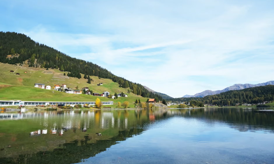 Przy tym jeziorze w Davos Oczeretny kupił ekskluzywny apartament