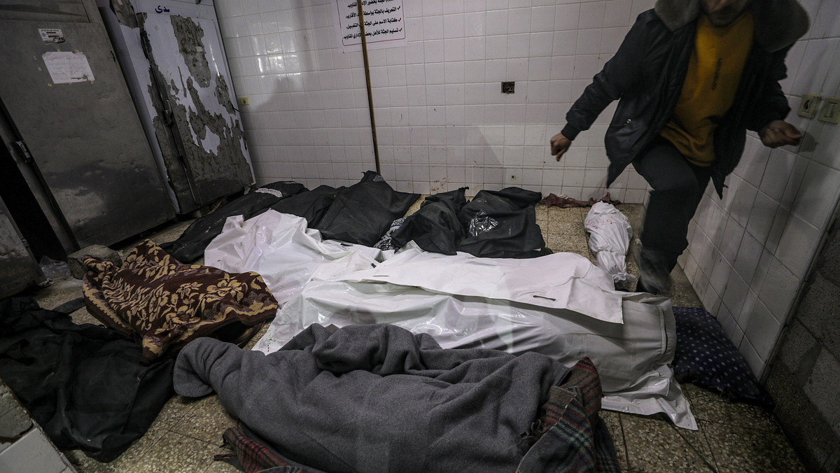 We wtorek nad ranem w wyniku ataków izraelskiego lotnictwa na miasto Rafah na południu Strefy Gazy oraz na obóz dla uchodźców w środkowej części enklawy zginęło 20 Palestyńczyków — poinformowały palestyńskie źródła medyczne.