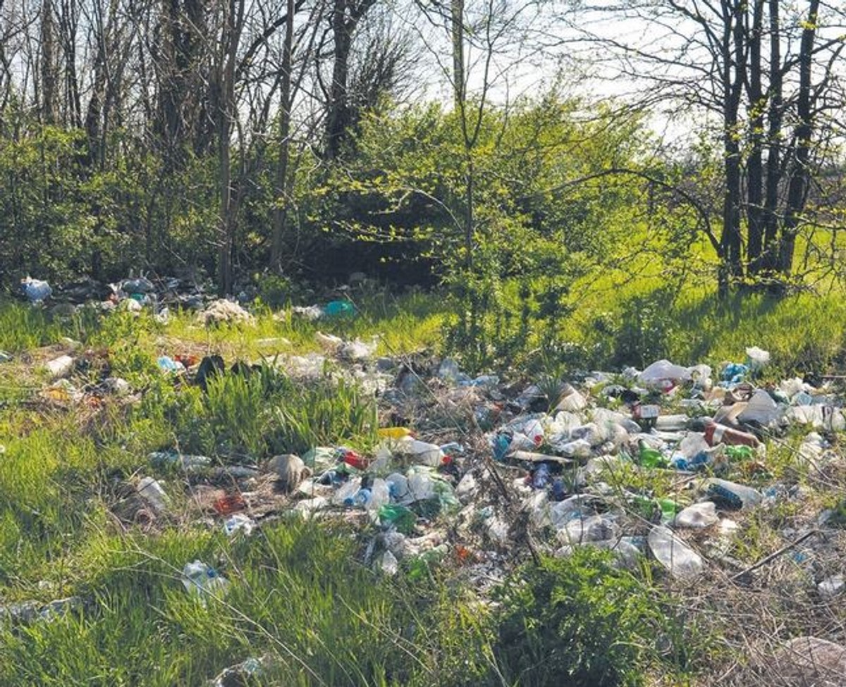 Góra niechcianych śmieci rośnie