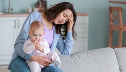 Choroba, która odbiera radość z macierzyństwa: Depresja poporodowa