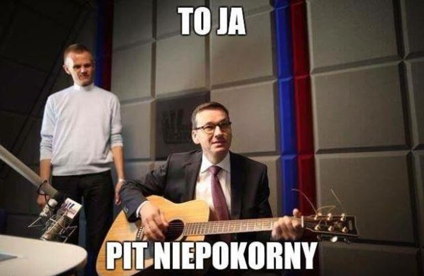 Pokazali Morawieckiego z gitarą. I zaczęło się, internet oszalał