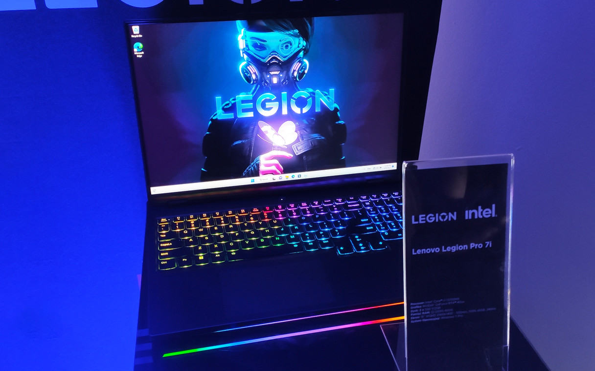 Lenovo Legion Pro 7i – klawiatura i pasek RGB