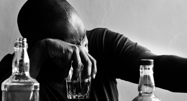 Alcohol affects the body in many ways [Freepik]