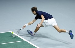 Hiszpanie nie obronią Pucharu Davisa. Za burtę wyrzucili ich Rosjanie