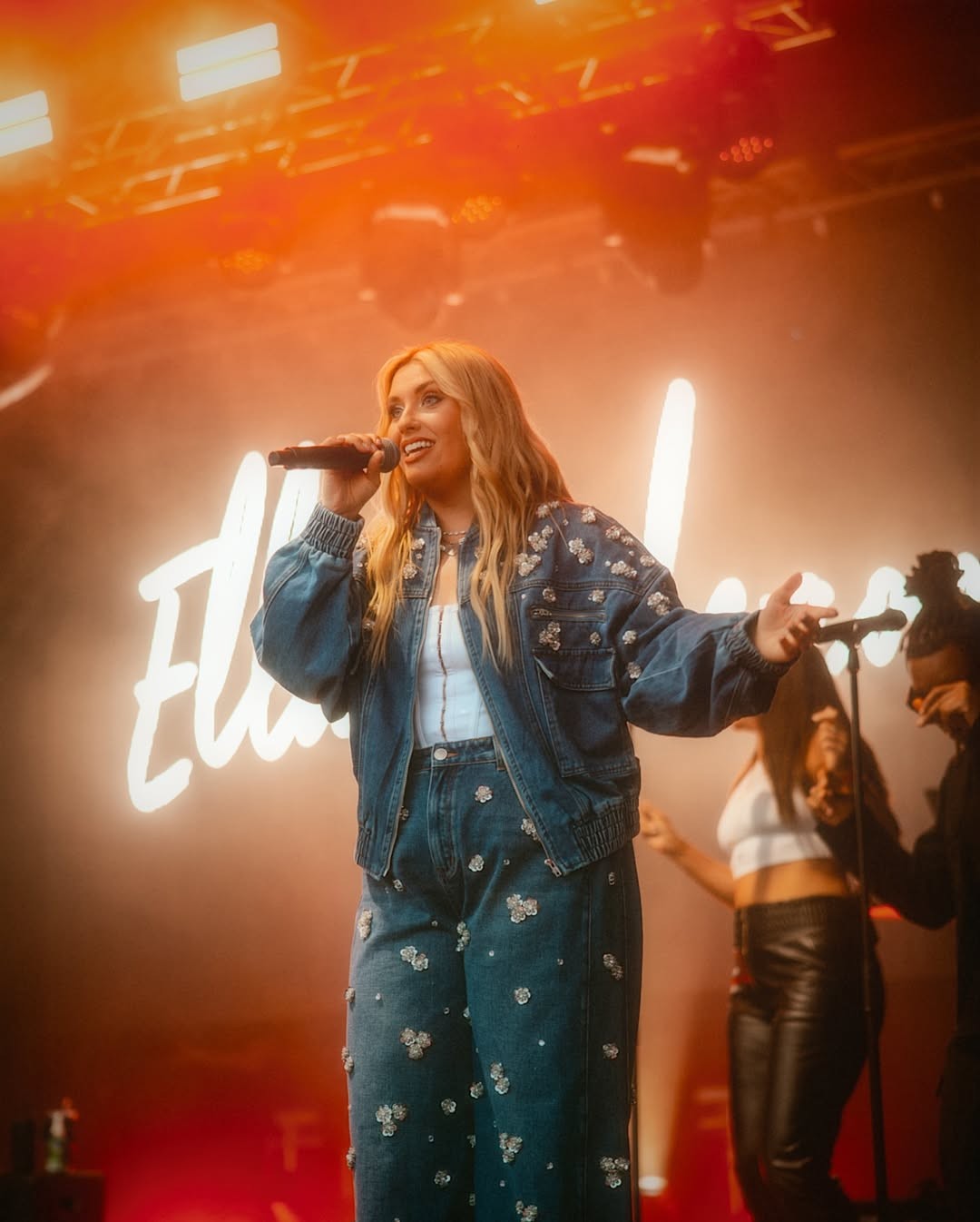 Speváčka Ella Henderson.