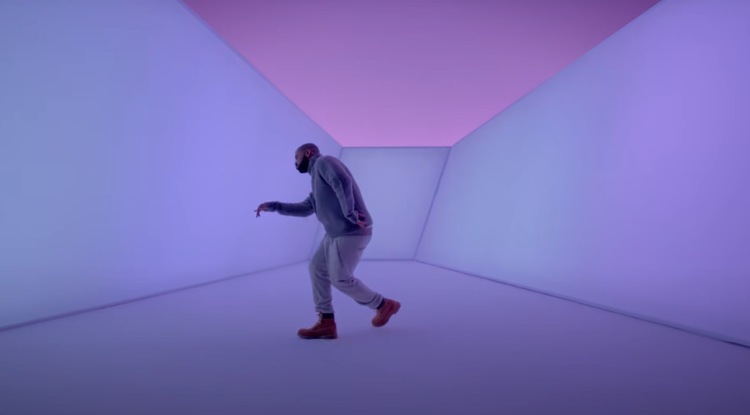 2016: Drake táncol a Hotline Bling-ben