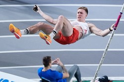 Piotr Lisek w finale skoku o tyczce lekkoatletycznych halowych mistrzostw Europy
