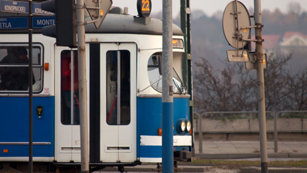 Tuż po godzinie 14 w Krakowie doszło do dwóch wypadków, które spowodowały utrudnienia w ruchu tramwajów na ul. Wielickiej oraz Grzegórzeckiej. Normalny ruch tramwajów na obu trasach został przywrócony po około 40 minutach od zdarzenia — dowiedział się Onet.