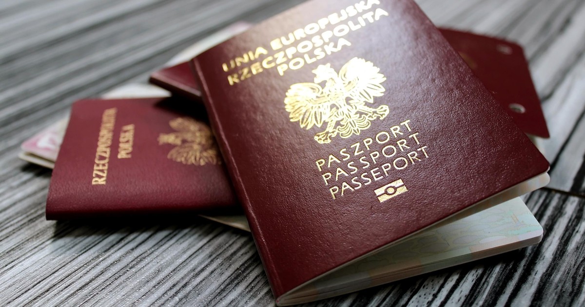 Polski paszport przepustką do 185 krajów? Nie do końca. Oto gdzie zapłacimy najwięcej