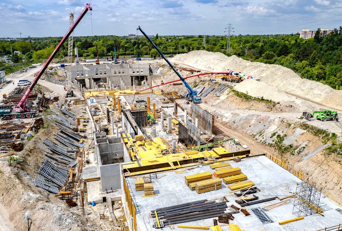 Tunel średnicowy w Łodzi. Największa na łódzkiej trasie stacja nabiera kształtu [ZDJĘCIA]