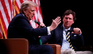 Donald Tramp i Taker Karlson