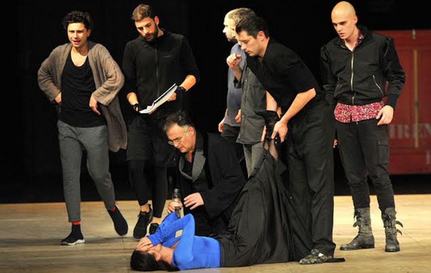 Sloboda Mićalović sa kolegama na bini